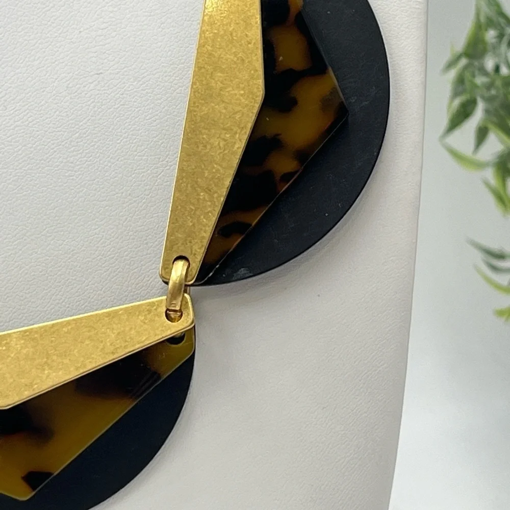 Madewell Framecraft Necklace Tortoise
Mixed Metal Black Matte Gold Tone
Chain - Picture 5 of 14